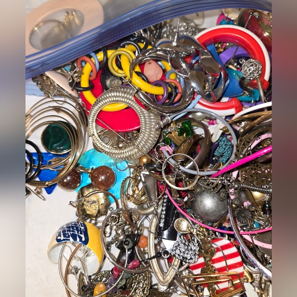 Mixed Jewelry Scrap & DIY Lot 4.2 lbs, Various Colors & Materials - Picture 6 of 9